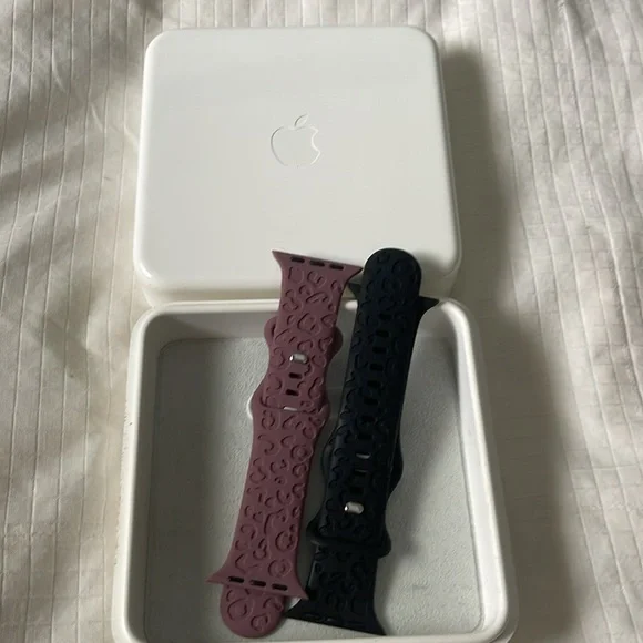 Apple Watch box with (2) 44mm bands - Picture 2 of 3